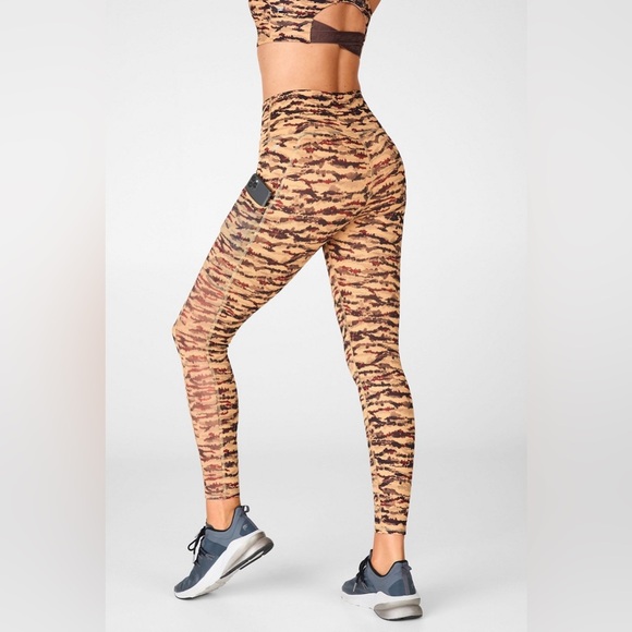 Fabletics On-The-Go PowerHold HW Leggings & Sports Bra  Cacao Tigress Sz L - Picture 9 of 16